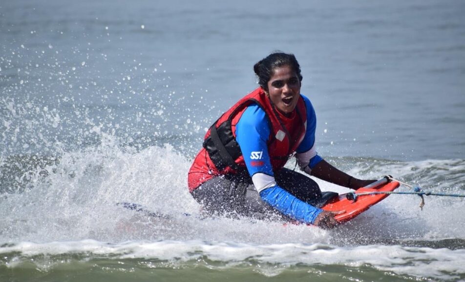 Kneeboard Ride in Kochi